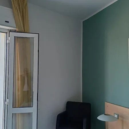 Ariston Imperial فندق 3*