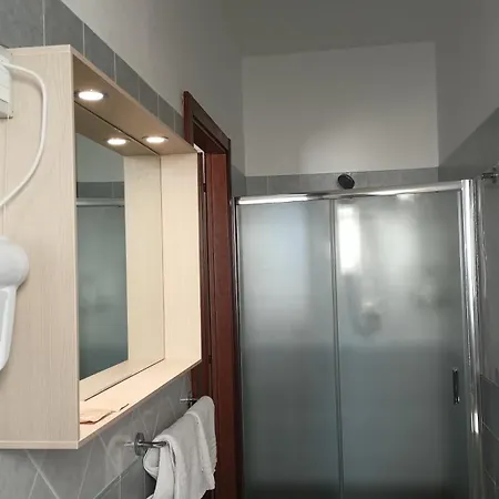 Ariston Imperial Hotell 3*