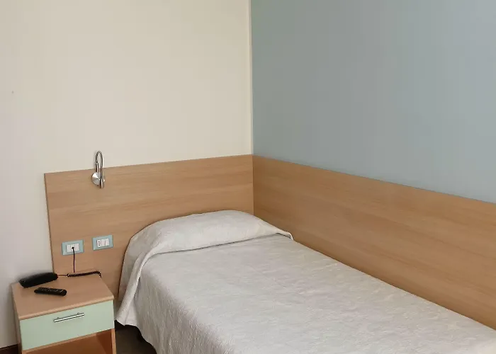 מלון Ariston Imperial 3*